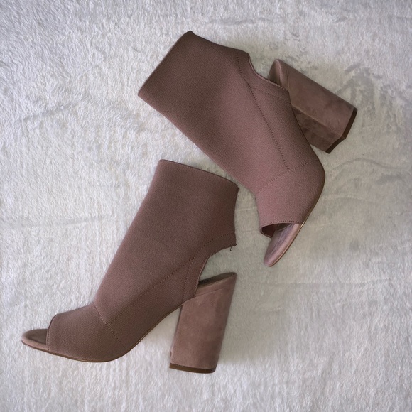 Steve Madden Shoes - Nude Steve Madden Block Heels Size 8 Steve Madden Shoes - Nude Steve Madden Block Heels Size 8